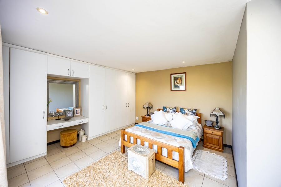 5 Bedroom Property for Sale in Gonubie North Eastern Cape